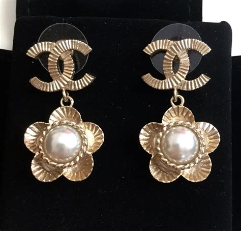 chanel dangle pearl earrings replica|most collectible chanel earrings.